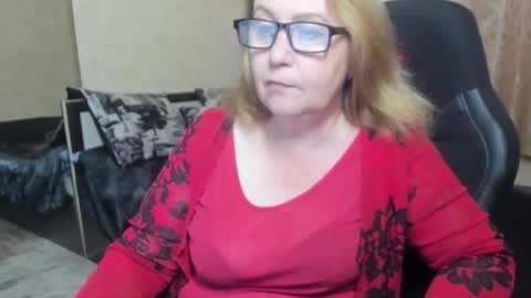 Snapshot of fraumartha chatting on 10.31.25 FrauMartha online show from 10.31.25