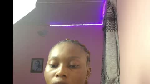 Snapshot of freaky_luna chatting on 10.22.25 luna online show from 10.22.25