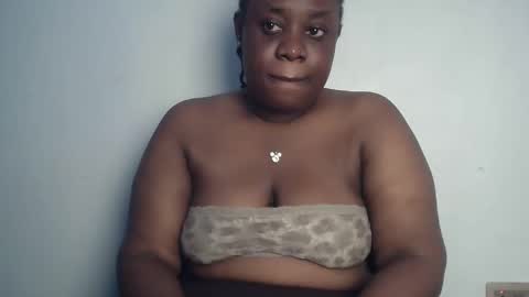 Snapshot of freaky_slut5 chatting on 10.21.25 freaky slut5 online show from 10.21.25