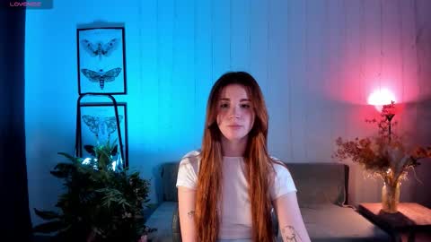 Snapshot of freckle_diyana chatting on 10.14.25 Diyana online show from 10.14.25