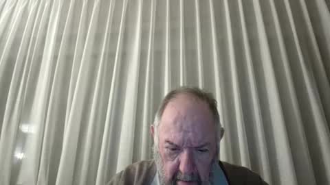 Snapshot of fredaldavid chatting on 10.16.25 David Fredal online show from 10.16.25