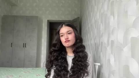 Mia online show from 06.11.26