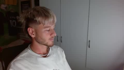 Snapshot of freddy_star chatting on 10.10.25 Frederick Perin online show from 10.10.25