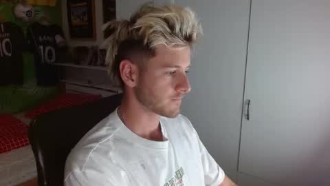 Snapshot of freddy_star chatting on 10.26.25 Frederick Perin online show from 10.26.25