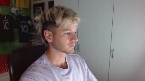 Snapshot of freddy_star chatting on 10.28.25 Frederick Perin online show from 10.28.25