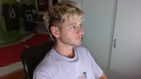 Snapshot of freddy_star chatting on 10.29.25 Frederick Perin online show from 10.29.25