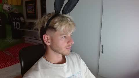 Snapshot of freddy_star chatting on 10.31.25 Frederick Perin online show from 10.31.25