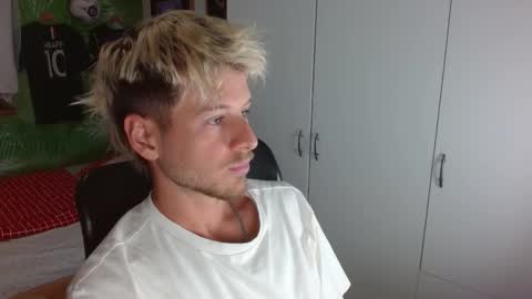 Snapshot of freddy_star chatting on 11.16.25 Frederick Perin online show from 11.16.25