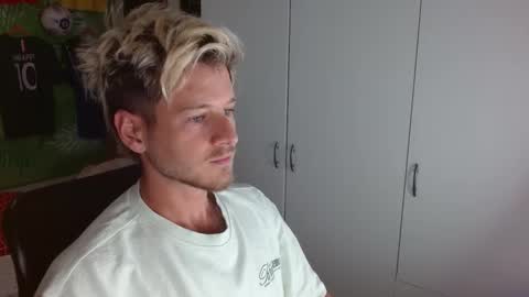 Snapshot of freddy_star chatting on 11.17.25 Frederick Perin online show from 11.17.25