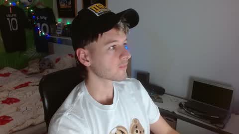 Snapshot of freddy_star chatting on 02.11.26 Frederick Perin online show from 02.11.26