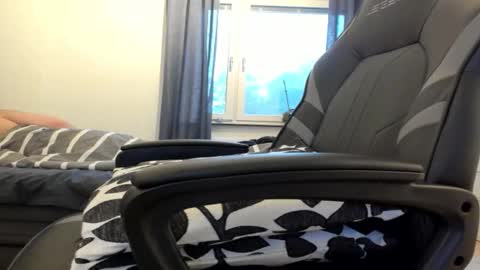 Snapshot of fredrik386959 chatting on 12.18.25 Fredrik online show from 12.18.25