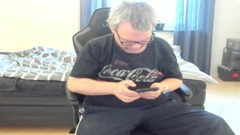 Snapshot of fredrik386959 chatting on 12.21.25 Fredrik online show from 12.21.25