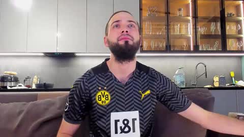 Snapshot of free_man___ chatting on 11.06.25 Andrew online show from 11.06.25