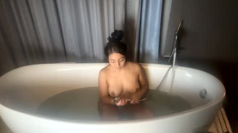 jasmineandaladin69 online show from 12.19.24