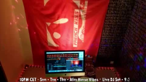 Snapshot of frenchkissdjfk chatting on 10.21.25 frenchkissdjfk online show from 10.21.25