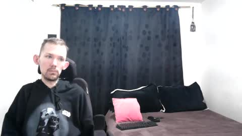 Snapshot of frenchroulette chatting on 12.13.24 Thomas y Sophia online show from 12.13.24