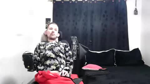 Snapshot of frenchroulette chatting on 12.16.24 Thomas y Sophia online show from 12.16.24