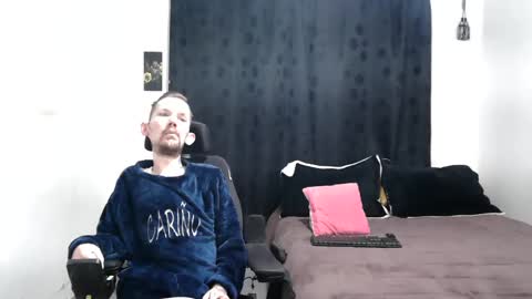 Snapshot of frenchroulette chatting on 12.21.24 Thomas y Sophia online show from 12.21.24