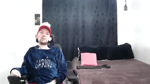 Snapshot of frenchroulette chatting on 12.22.24 Thomas y Sophia online show from 12.22.24