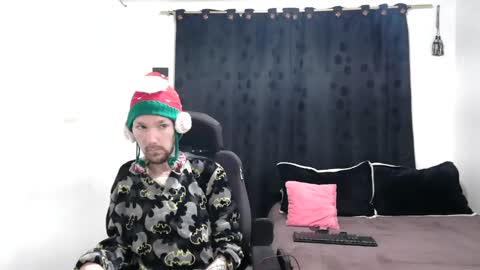 Snapshot of frenchroulette chatting on 12.24.24 Thomas y Sophia online show from 12.24.24