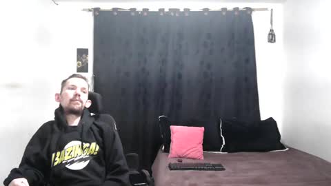 Snapshot of frenchroulette chatting on 12.28.24 Thomas y Sophia online show from 12.28.24