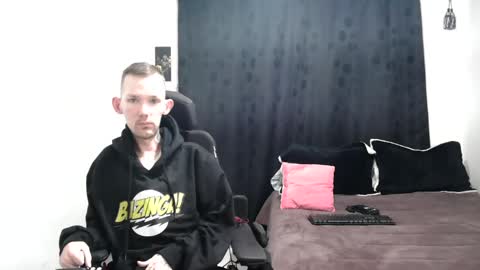 Snapshot of frenchroulette chatting on 01.04.25 Thomas y Sophia online show from 01.04.25