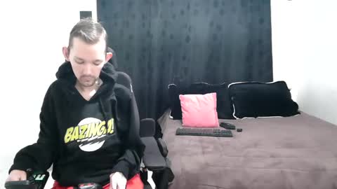 Snapshot of frenchroulette chatting on 02.13.25 Thomas y Sophia online show from 02.13.25