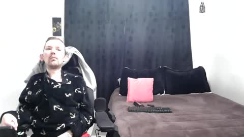 Snapshot of frenchroulette chatting on 02.15.25 Thomas y Sophia online show from 02.15.25