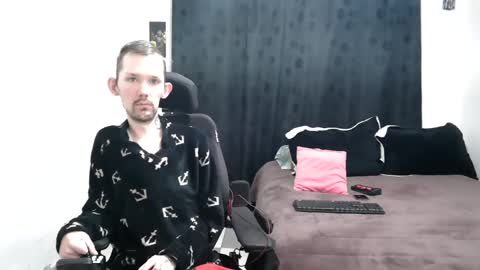 Snapshot of frenchroulette chatting on 02.20.25 Thomas y Sophia online show from 02.20.25