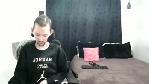 Snapshot of frenchroulette chatting on 02.21.25 Thomas y Sophia online show from 02.21.25