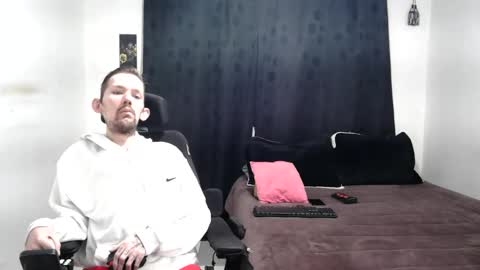 Snapshot of frenchroulette chatting on 02.24.25 Thomas y Sophia online show from 02.24.25