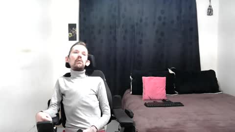 Snapshot of frenchroulette chatting on 02.28.25 Thomas y Sophia online show from 02.28.25