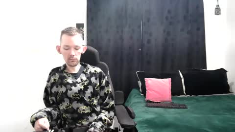 Snapshot of frenchroulette chatting on 03.09.25 Thomas y Sophia online show from 03.09.25