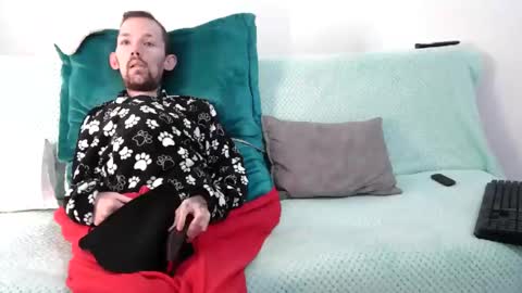 Snapshot of frenchroulette chatting on 10.18.25 Thomas y Sophia online show from 10.18.25