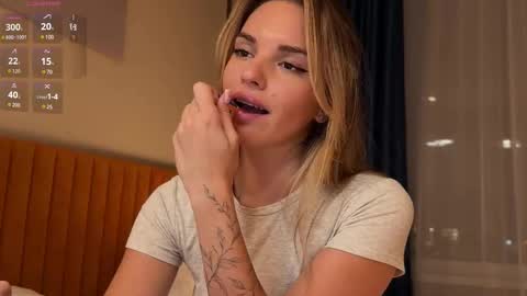 Snapshot of frenzyfoxs chatting on 10.27.25 Jason and Sonya online show from 10.27.25