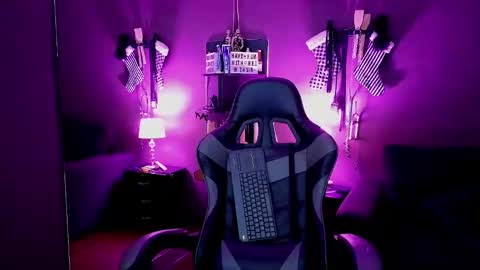 Snapshot of freya_aspen chatting on 12.27.24 online show from 12.27.24