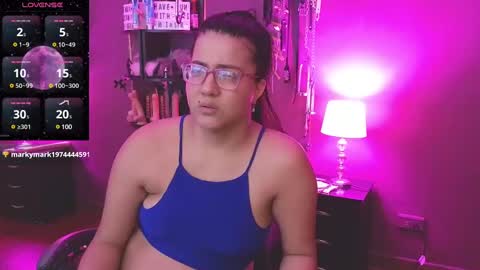 Snapshot of freya_aspen chatting on 01.22.25 online show from 01.22.25