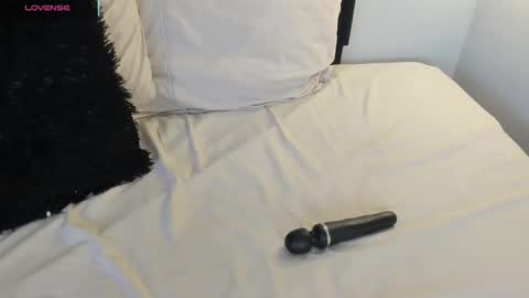 Snapshot of freya_blaze chatting on 02.14.26 freya_blaze online show from 02.14.26