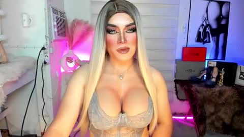 Miss Frea  online show from 09.23.25