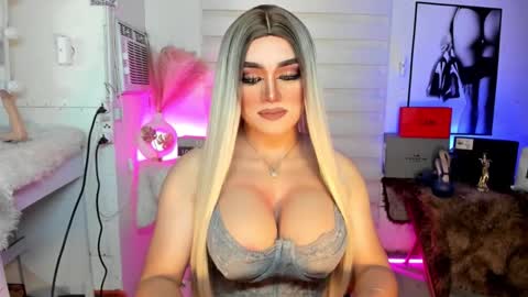 Miss Frea  online show from 09.25.25