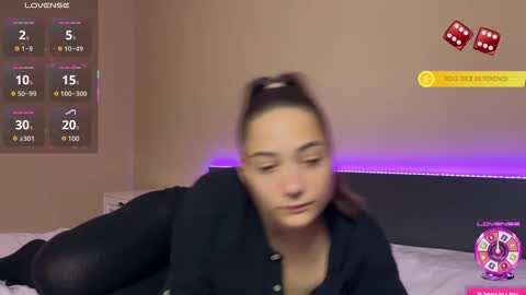 Snapshot of freyaoliver chatting on 10.14.25 FreyaOliver online show from 10.14.25