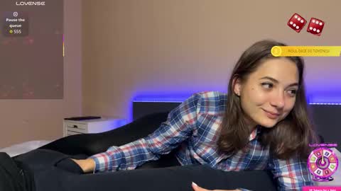 Snapshot of freyaoliver chatting on 10.15.25 FreyaOliver online show from 10.15.25