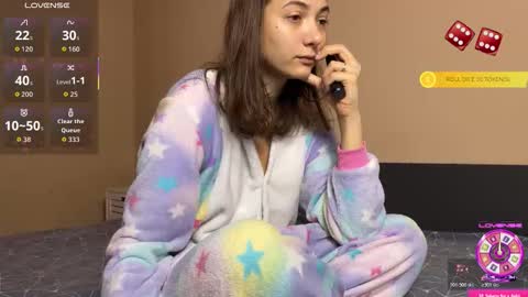 Snapshot of freyaoliver chatting on 10.19.25 FreyaOliver online show from 10.19.25