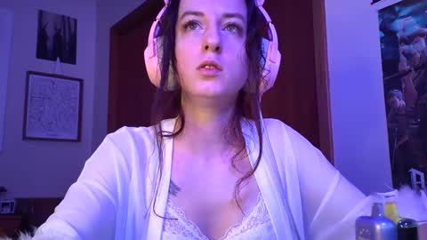 Snapshot of freythegemini chatting on 01.06.25 FreyaTheGemini online show from 01.06.25