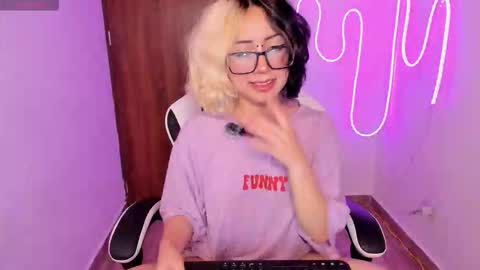 Snapshot of frida_lassi_ chatting on 11.13.25 frida_lassi_ online show from 11.13.25