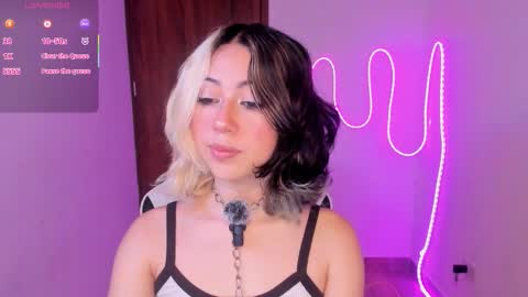 Snapshot of frida_lassi_ chatting on 12.05.25 frida_lassi_ online show from 12.05.25