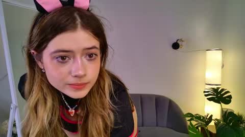 Snapshot of frie_moorr chatting on 06.28.26 Frie online show from 06.28.26