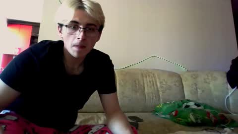 frill1 online show from 03.07.26