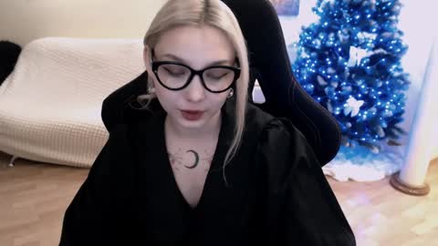 Snapshot of fromsun_forsoul chatting on 01.09.25 Lilith online show from 01.09.25