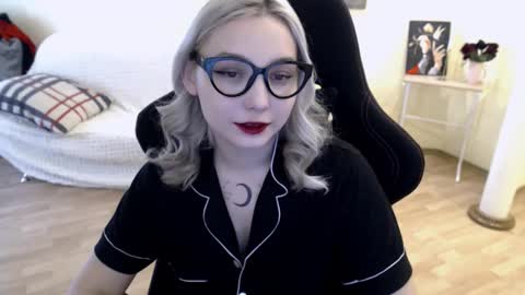 Snapshot of fromsun_forsoul chatting on 02.10.25 Lilith online show from 02.10.25